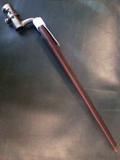 Baïonette à douille modèle An IX, d'origine, pour fusil 1777 modifié, avec fourreau neuf. Vendue en 24 h