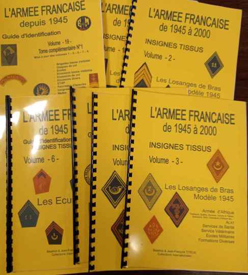 L'armée française de 1945 à 2000. Insignes tissus. 8 volumes. Beatrice et Jean françois Titeux