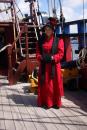 Manteau rouge long, de femme à brandebourgs
