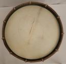 Tambour ancien peau abimée, avec baudrier cuir