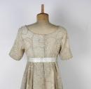 Robe brodée et perlée, avec ses chaussons