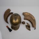 Lot de cuivreries pour casques