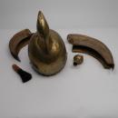Lot de cuivreries pour casques