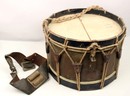 Couesnon: tambour ancien  avec son baudrier et clairon.