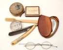 Lot petits objets du poilu, miroir, rasoir, allumettes.... WWI+ masque tricolore