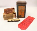 Lot petits objets du poilu, miroir, rasoir, allumettes.... WWI+ masque tricolore