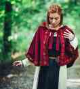 Chaperon du moyen age Hilde brodé en laine 