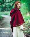 Chaperon du moyen age Hilde brodé en laine 