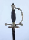 Épée restauration avec multiples fleurs de lys.
