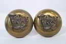 Lot de 2 patères ornées d'insigne de chasseur