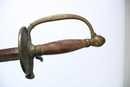 Lot de 2 épées de service des officiers des troupes à pied modèle 1816 + une garde d'épée d'officier belge. VENDU EN UNE HEURE