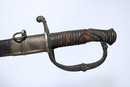 Lot sabre 1845 d'officier d'infanterie FR + Sabre de cavalerie Autrichien + partie fourreau glaive 1833. VENDU EN UNE HEURE