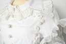 Robe chemise et spencer blanc.