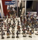 Lot de 57 piétons et 16 cavaliers Empire (avec présentoir) des éditions Atlas + fascicules de l'ensemble de la série sous 5 classeurs 