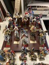 Lot de 57 piétons et 16 cavaliers Empire (avec présentoir) des éditions Atlas + fascicules de l'ensemble de la série sous 5 classeurs 