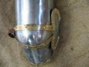 Jambières Churburg - XIVe siècle - Renfort en acier et laiton gravé - La paire