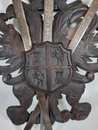 Lot de 3 épées de décoration sur bouclier de bois sculpté