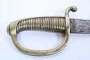 Sabre briquet, marqué VERSAILLES, sans fourreau. Lame légèrement raccourcie