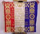 Drapeau du 1er régiment des grenadiers à pied de la Garde Impériale : 90 x 90 cm. Broderies machine rehaussées à la main