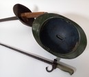 Reliques Grande Guerre. Épave sabre GB, Casque Adrian, baionette FR début guerre