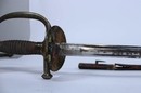Épée d'officier subalterne, modèle 1857, clavier à l'aigle demi déployé, fourreau en 2 morceaux.