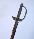 Épée d'officier subalterne, modèle 1857, clavier à l'aigle demi déployé, fourreau en 2 morceaux.
