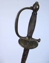 Épée d'officier subalterne, modèle 1857, clavier à l'aigle demi déployé, fourreau en 2 morceaux.