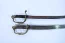 Lot de 2 sabres modèle 1821 . Très bien pour escrime ou spectacle, vendus en 30 mn!