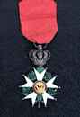 Ordre de la Légion d'Honneur, étoile de chevalier époque Louis Philippe, avec ruban d'origine.
