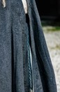 Cape brodée en laine Sonia - 1m33 - Capuche longue - Fermeture bandes