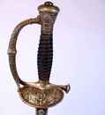 Épée à ciselures d'officier de marine, 3 ème république. Fourreau d'origine, cuir et laiton.