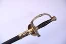 Épée à ciselures d'officier de marine, 3 ème république. Fourreau d'origine, cuir et laiton.