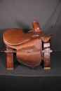 Selle d'Amazone avec son étrier/chausson. Vers 1900. Selle de chameau vendue séparément. 