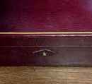 Coffret en cuir rouge contenant 2 