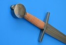 Épée une main -XIème, XIIème- Pommeau circulaire légèrement bombé, Quillon section carrée
