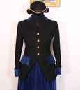 Tenue d'équitation d'avant guerre, pour femme. Pour monter en amazone ou à califourchon. Boutons de l'Étrier de Paris