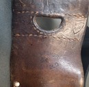 Baionette suisse à lame dentelée, modèle 1914, fourreau acier, avec son gousset porte baionette.