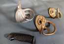 Lot de 3 gardes de sabres + 1 fusée. 3 ème Republique