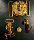 Boucle de ceinturon d'officier de la marine brésilienne + 2 attaches porte sabre + bouton - Fab. ancienne, état neuf - Stock très limité