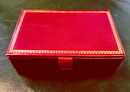 Coffret en cuir rouge contenant 2 copies de décorations de la Légion d'Honneur: 