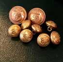Boutons d'infanterie coloniale troupe, vers 1900, neuf de stock. Prix à l'unité 