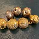 Boutons d'officier d'infanterie, grelots, dorés, diam 19 mm, 3 ème republique. Neuf de stock. Prix à l'unité