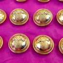 Boutons d'officier d'infanterie, bombés, dorés, diam 22 mm, 3 ème republique. Neuf de stock . Prix à l'unité