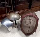 Hommage à l'escrime ancienne. Lot 3 armes et masque