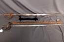 Lot de 2 sabres anglais: fusilier modèle 1827, sans fourreau et autre modèle avec fourreau