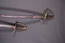 Lot de 2 sabres français d'infanterie: 1821 sans fourreau et 1882