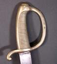 Sabre briquet, fabriqué en janvier 1813, garde poinçonnée de VERSAILLES, avec fourreau de reconstitution patiné.