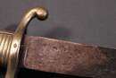 Sabre briquet, fabriqué en janvier 1813, garde poinçonnée de VERSAILLES, avec fourreau de reconstitution patiné.