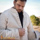 Gambison long à boutons -XIVe siècle- 