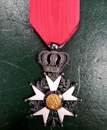 Lot Légion d'honneur- Monarchie de Juillet 1830/1848: Médaille de chevalier + 3 ème Rep: 3 insignes de boutonnière et 2 barrettes de rappel.